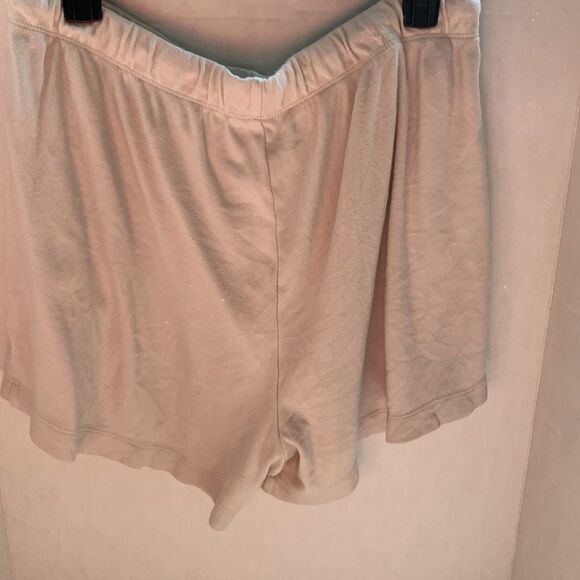 ZENANA size extra large leisure shorts. Cream color with elastic waist. - Picture 2 of 7